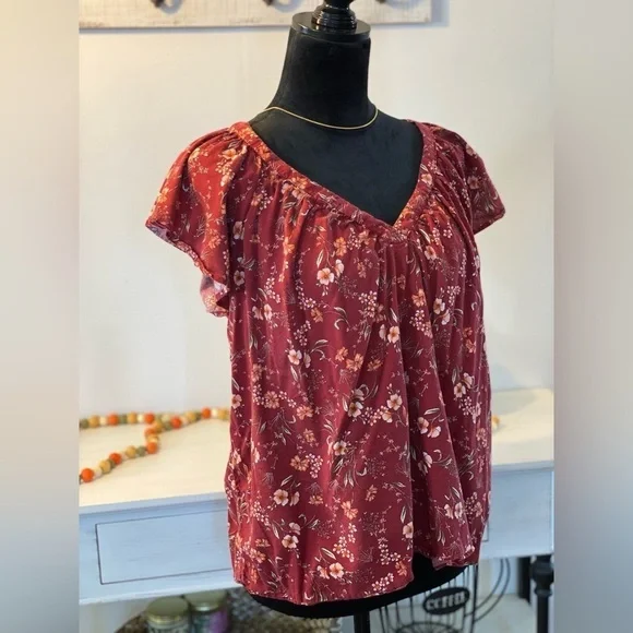 Maroon Floral Blouse ❤️🌺 - Picture 5 of 7